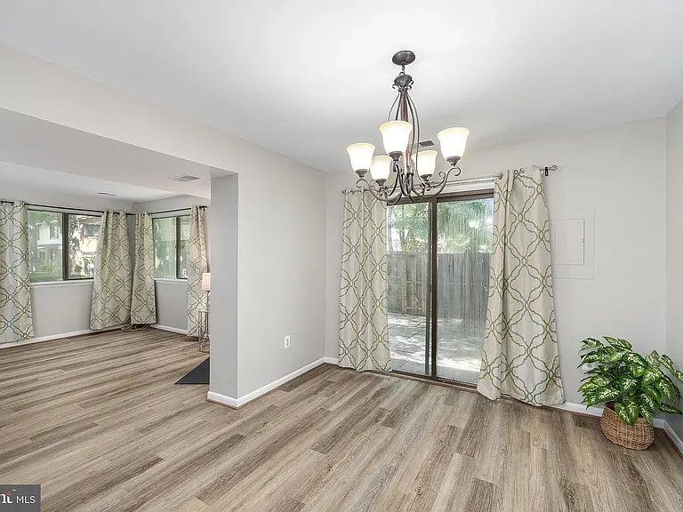 10673 Spring Oak Ct — Photo 13