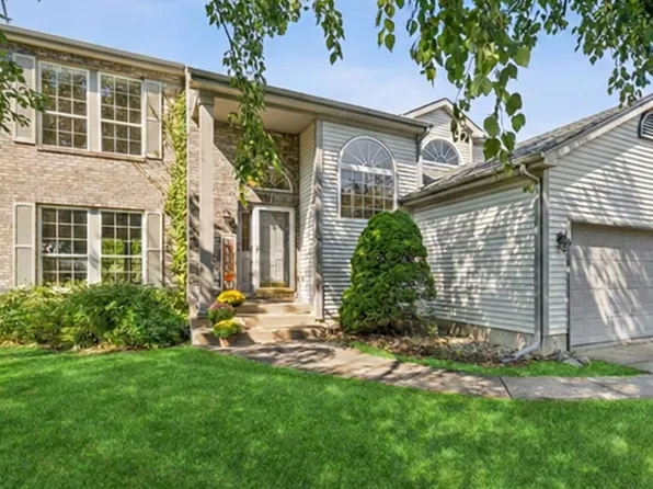 378 Ballenisle Ct, Chesterton, IN 46304