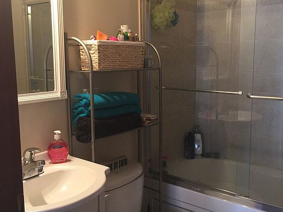 3rd image of 6415 N Greenview Ave APT 3E