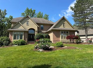 6601 Pembridge Hl, West Bloomfield, MI 48322