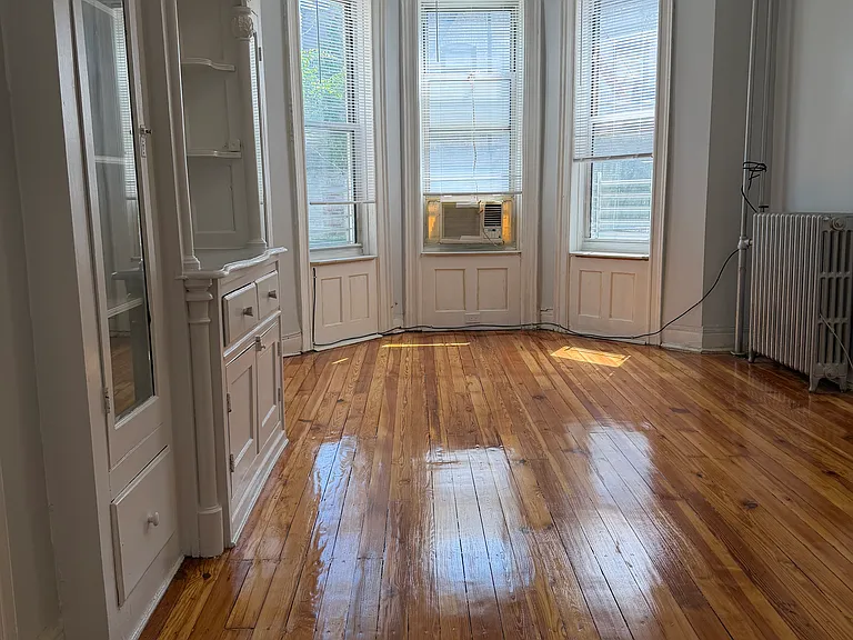 373 E 29th St #1 — Photo 2