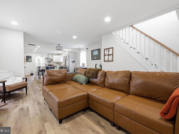 4th image of 104 1st Ave