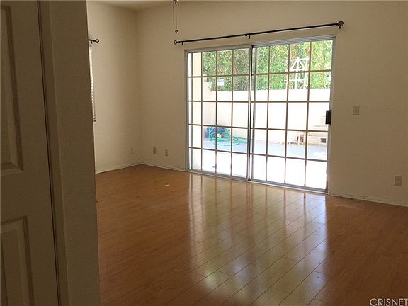 5th image of 11482 Moorpark St APT 8