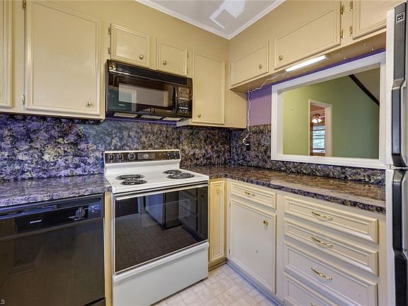 5th image of 133 Columbine Dr APT 122