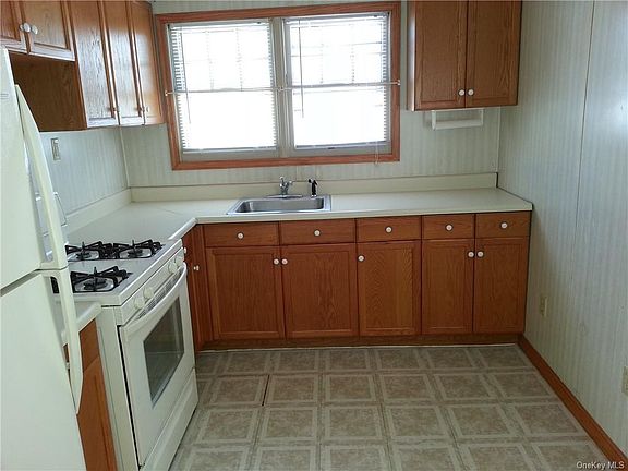2nd image of 8 Chestnut St