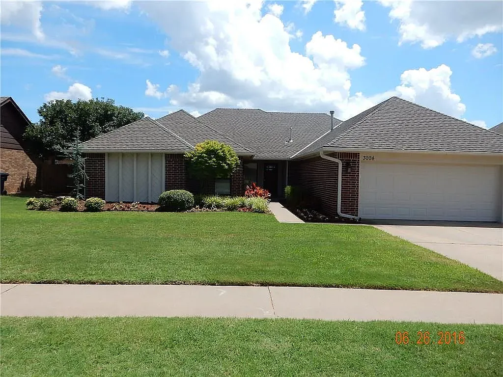 3 bed, 1958 sqft, $1,975 — Photo 2