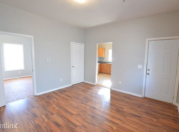 2nd image of 1907 Hoyt Ave