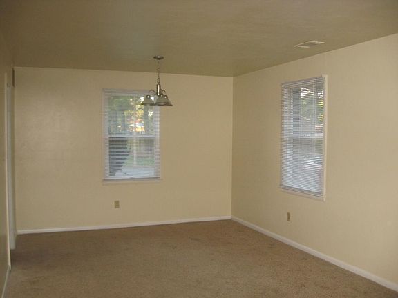 4th image of 4226 Queenswood Dr APT B