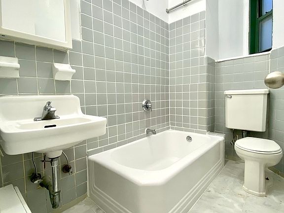 5th image of 535 E 78th St #5V