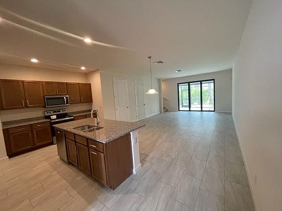 4th image of 12992 Pembroke Dr