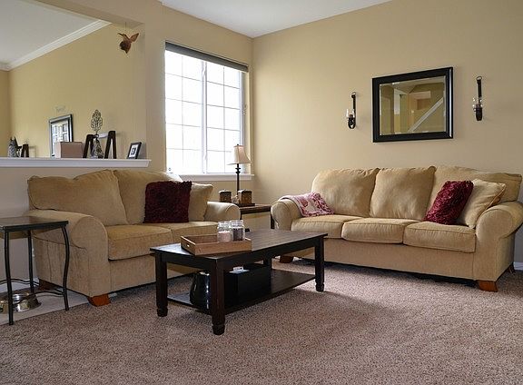 4th image of 519 E Victoria Cir