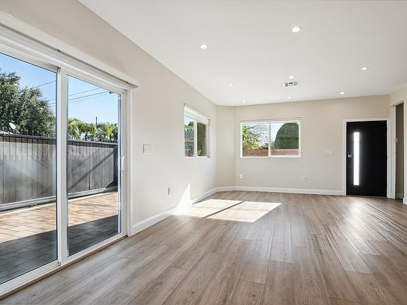 5th image of 8418 Gloria Ave