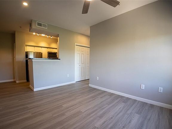 4th image of 2320 Gracy Farms Ln APT 1033