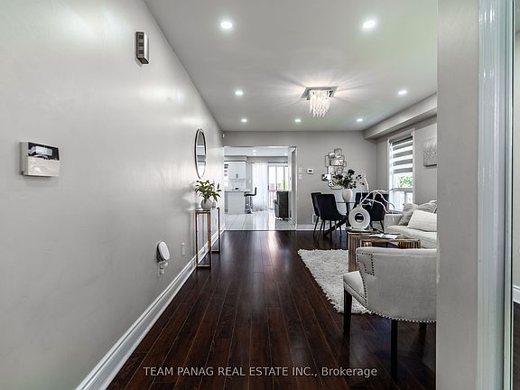 3rd image of 82 Starhill Cres