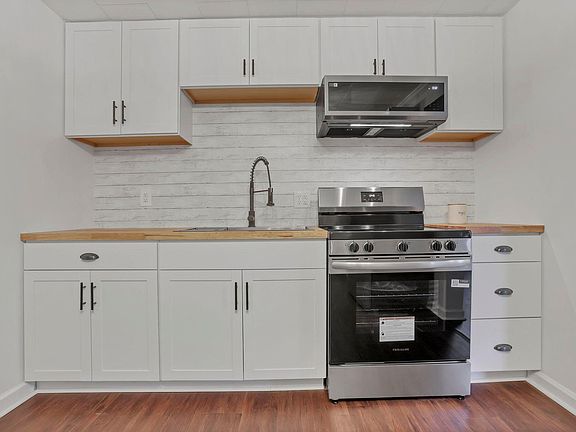 4th image of 227 E Lincoln St