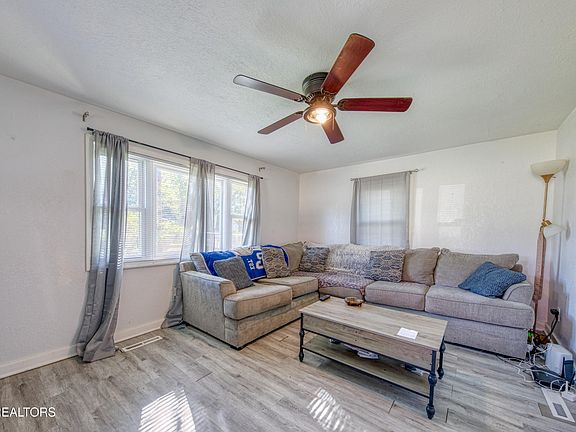 5th image of 4621 Freund St