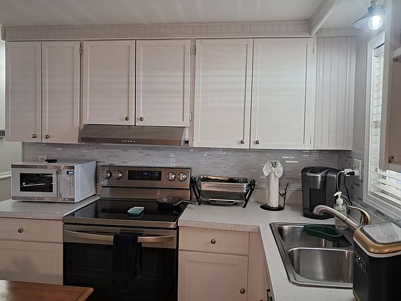 5th image of 1005 Vermont Ave