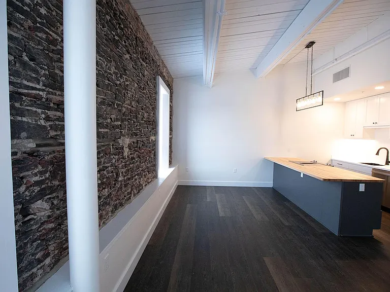411 W Portage Ave #6 — Photo 24