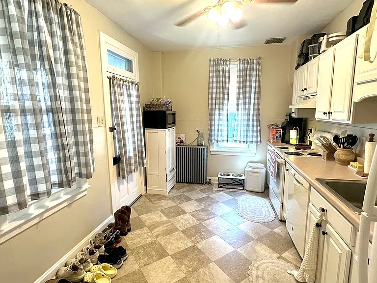 204 W Carpenter Ave — Photo 7