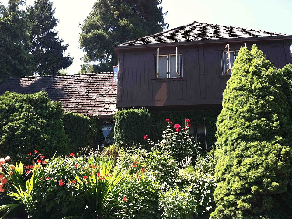 2nd image of 3938 NE Belvoir Pl
