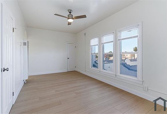 3rd image of 318 3/4 W 84th Pl