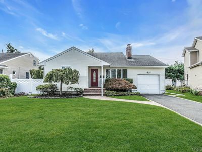 30 Azalea Court, Plainview, NY, 11803