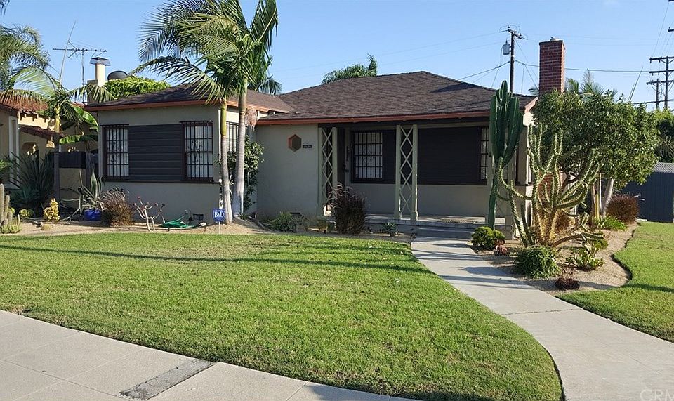 1st image of 3020 W 83rd St