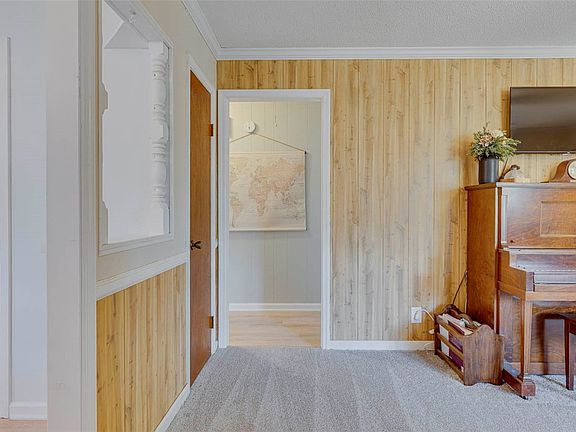 3rd image of 128 Sylvia Rd