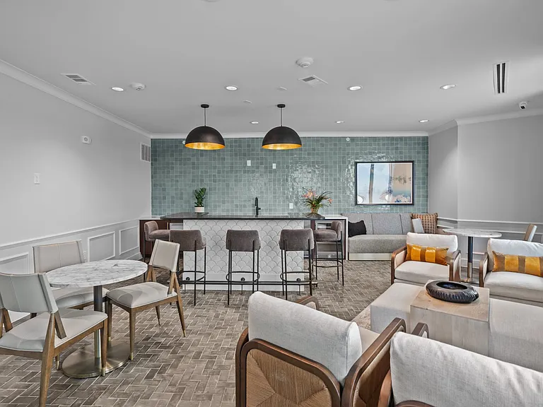 Eastpoint Apartments — Photo 39