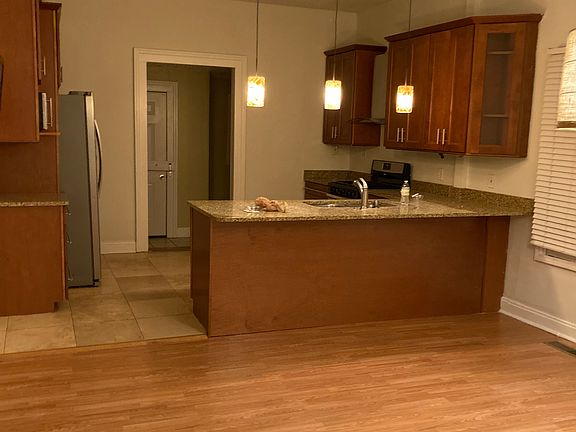 4th image of 80 Lucy St SE