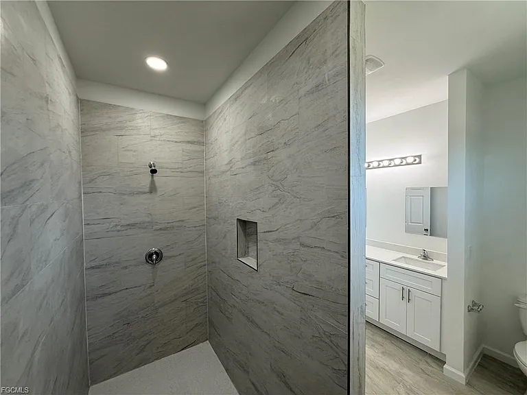 1115 Cove St E — Photo 10