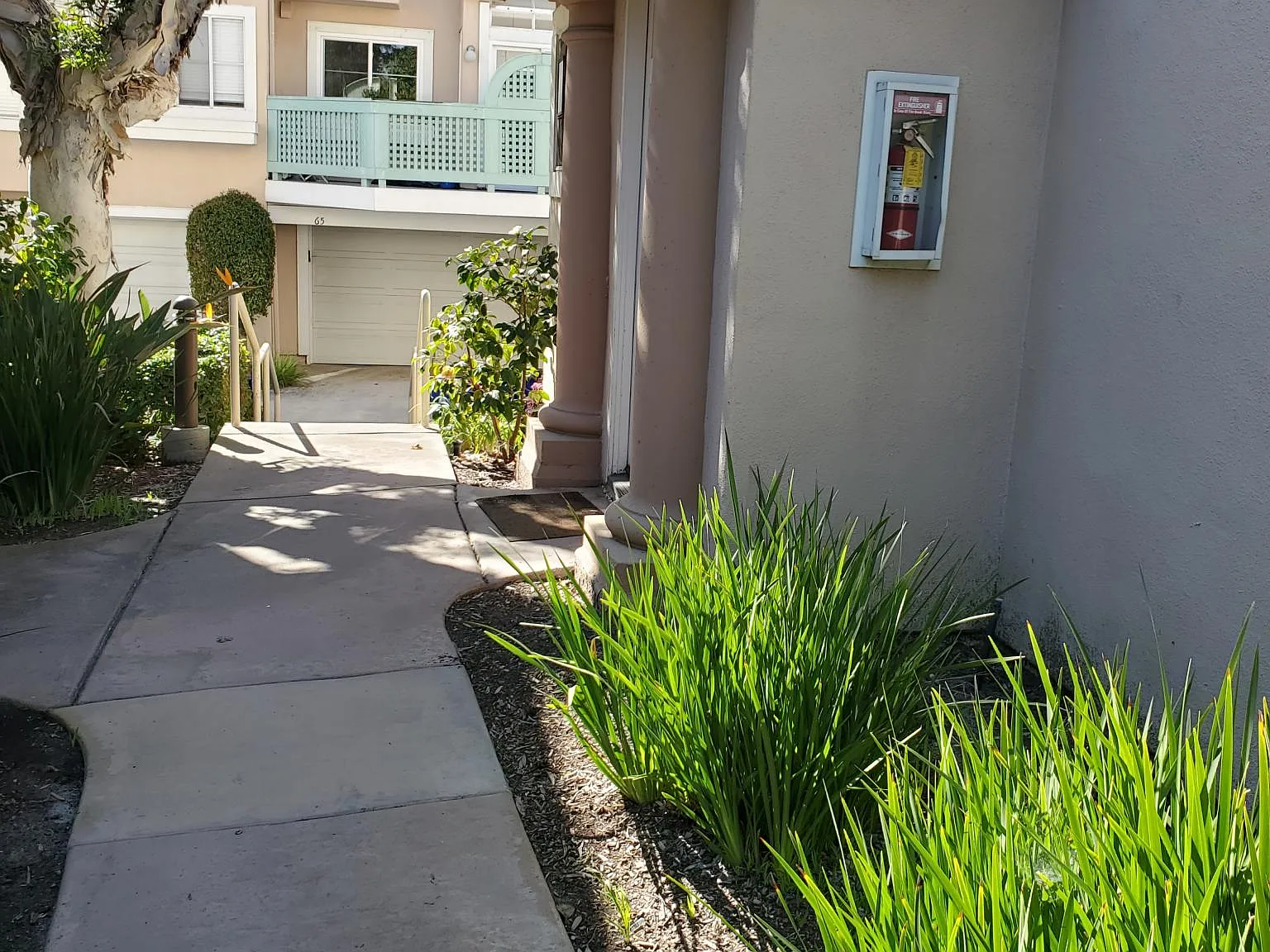 3 bed, 2.5 bath, 1432 sqft, $4,650 — Photo 3