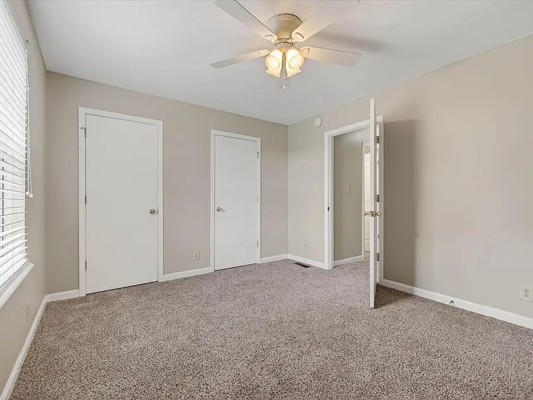921 Kingsbury Dr #C — Photo 19