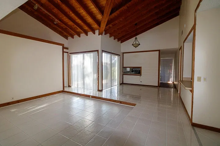 2 bed, 2122 sqft, $2,950 — Photo 4