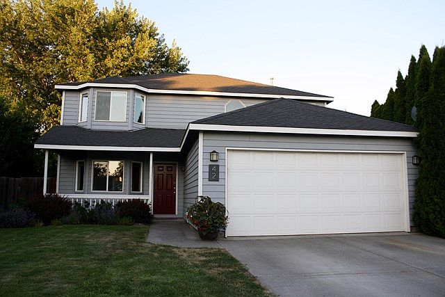 1st image of 42 NW Earl Ln