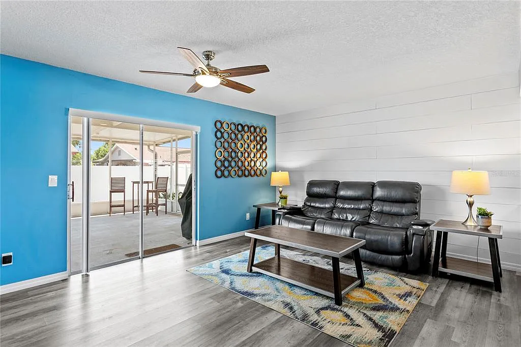 3 bed, 2.0 bath, 1533 sqft, $2,350 — Photo 2