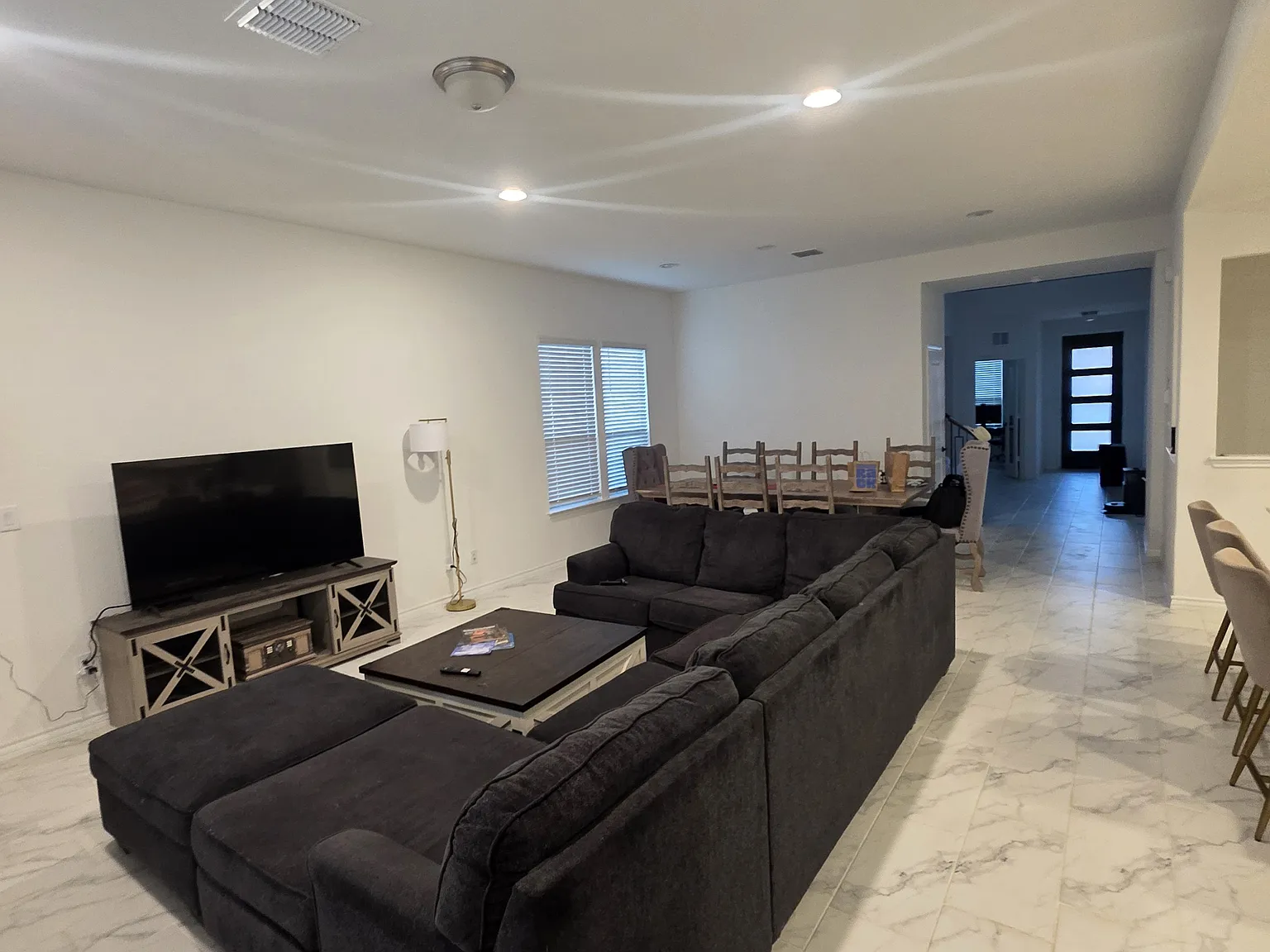 4 bed, 3.5 bath, 3901 sqft, $5,750 — Photo 4