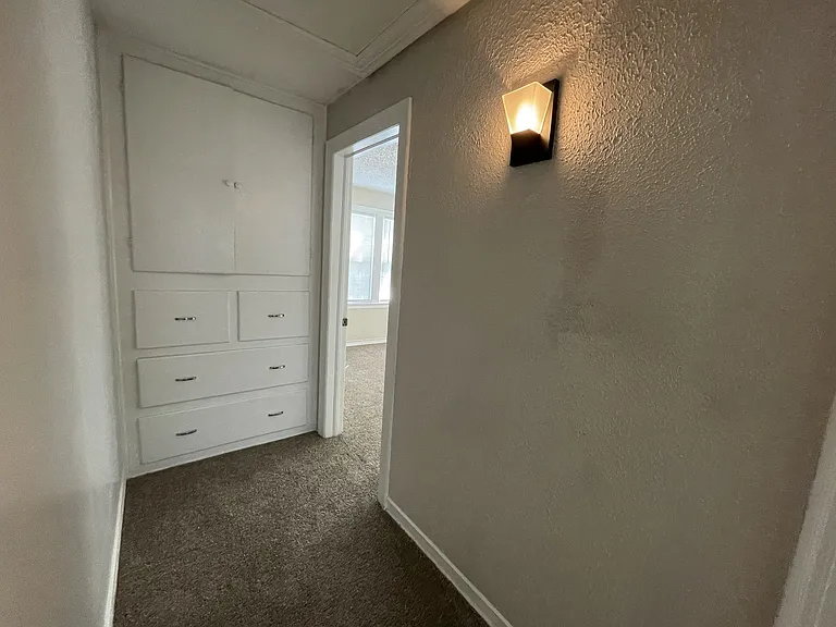 1524 W 10th Ave — Photo 7