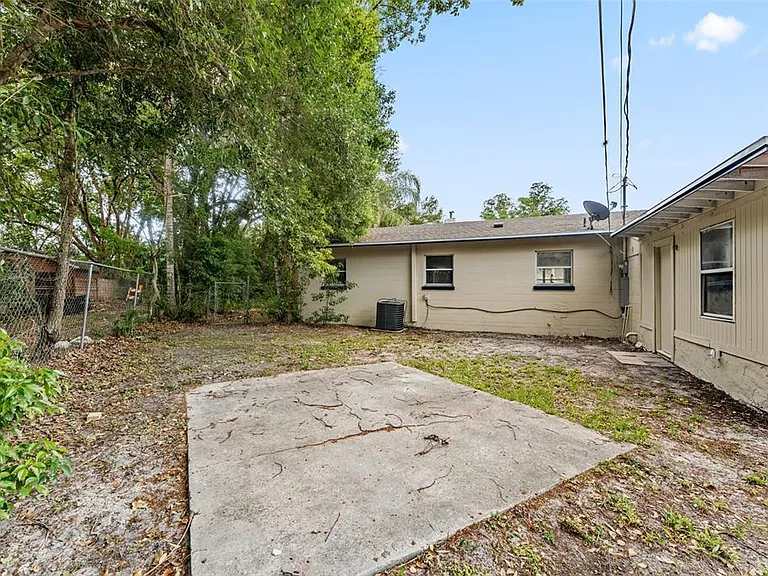 1218 Crescent St — Photo 28