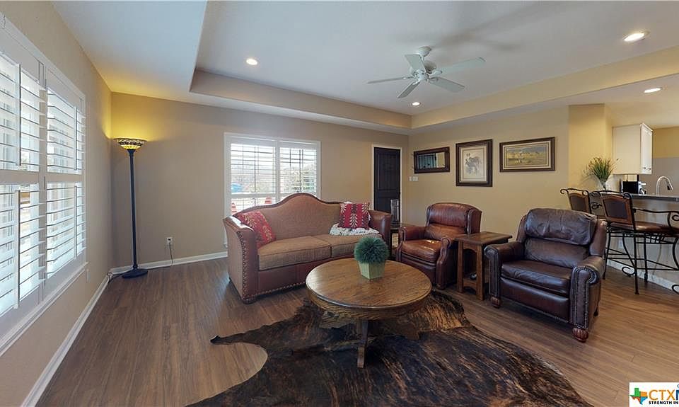 1st image of 2645 Woodcrest Dr