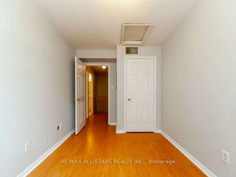 37 Four Winds Dr #105 — Photo 22