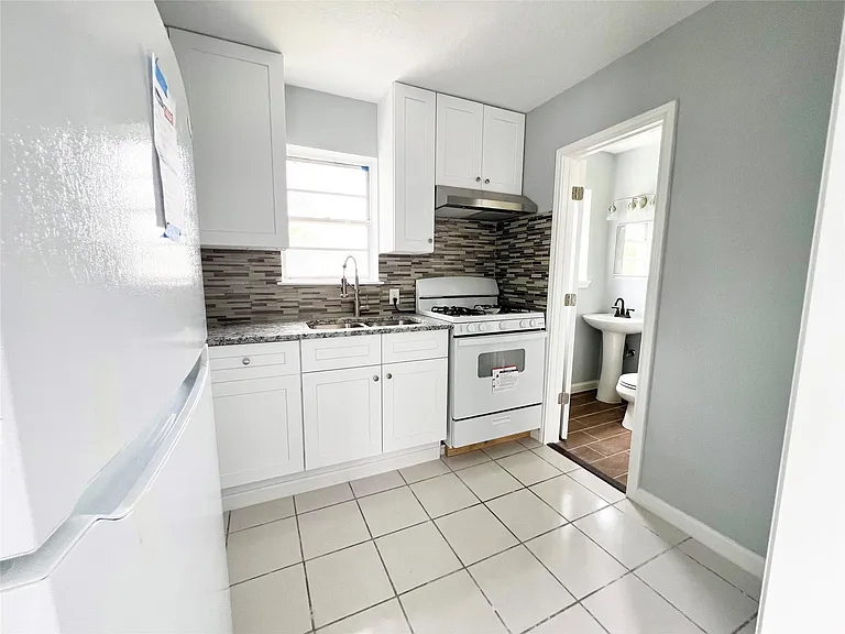 103 Cosmos St #4 — Photo 3