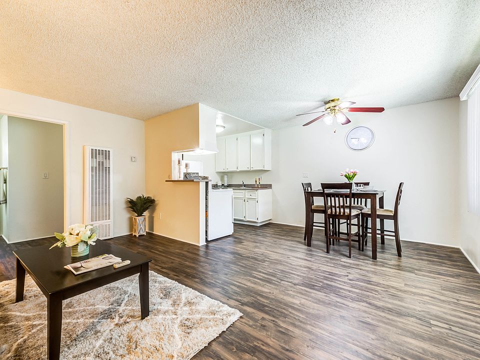 The Pavillion Apartment - Living Room