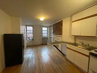 Rented by Realty Advisors Group