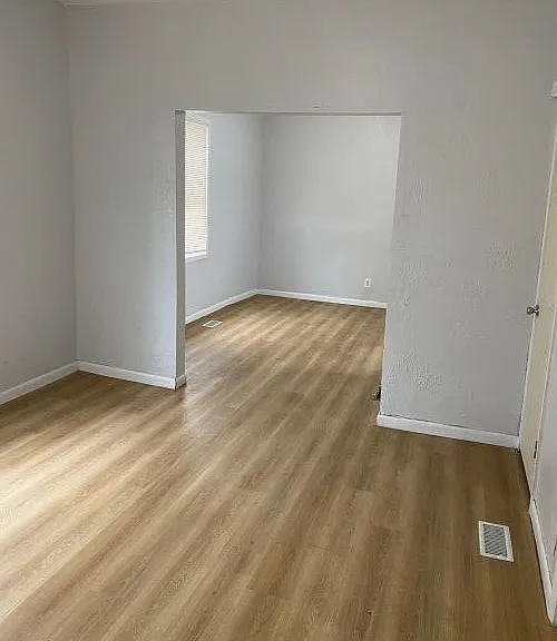 11809 S Lafayette Ave — Photo 3
