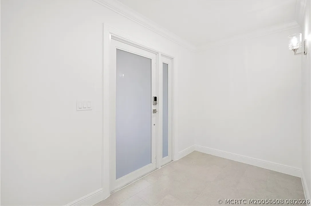 3 bed, 2.0 bath, 2214 sqft, $4,300 — Photo 3