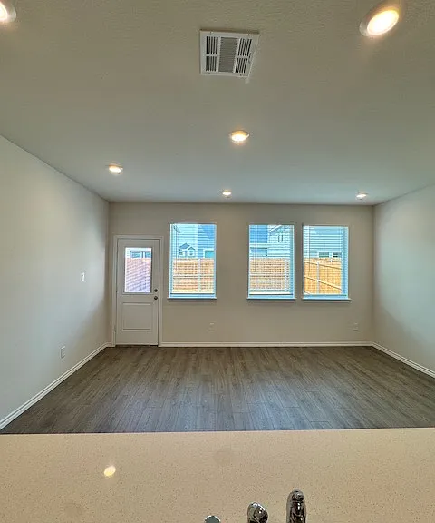 212 Arbor Dr — Photo 5