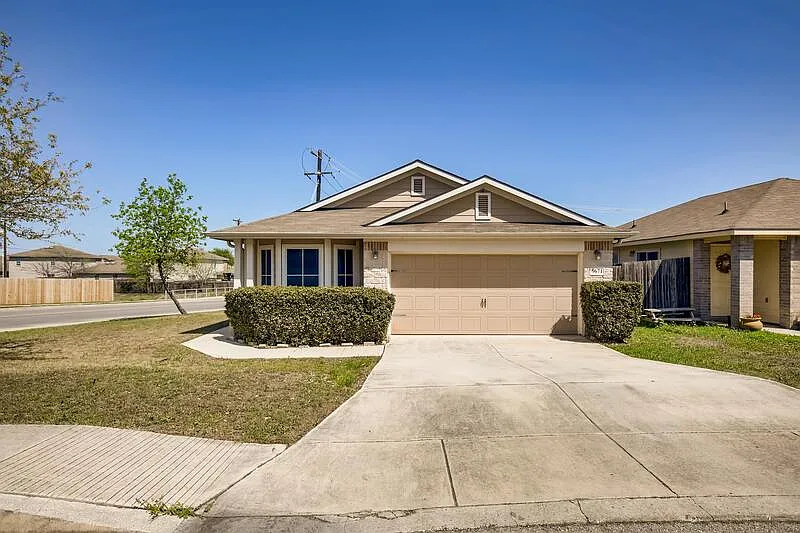 3 bed, 2.0 bath, 1402 sqft, $1,650 — Photo 1