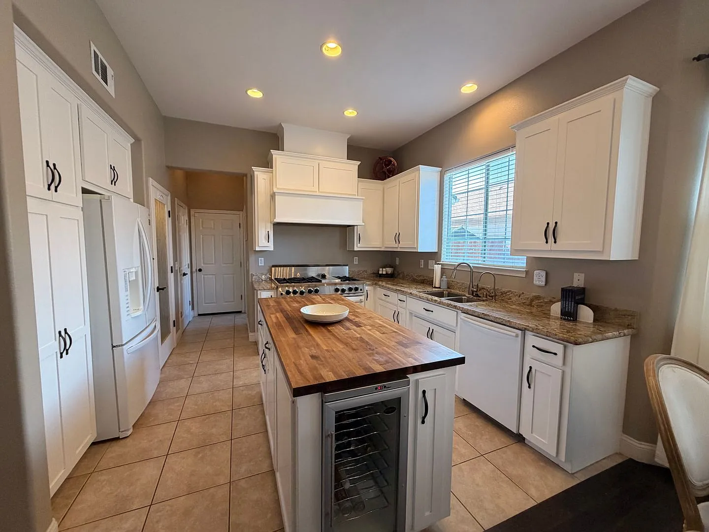 1410 Raseberry — Photo 3