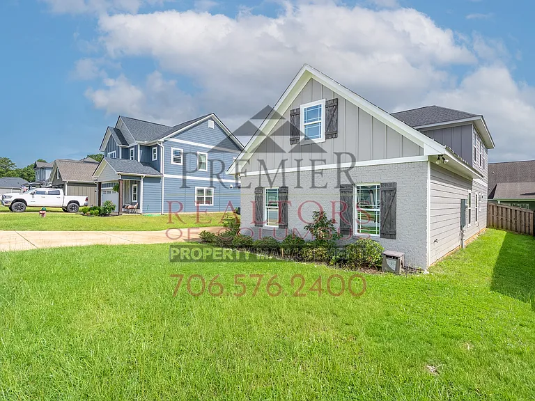 12 Ivy Loop — Photo 2